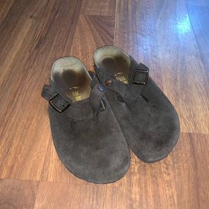 Mocha suede Birkenstock Boston mules